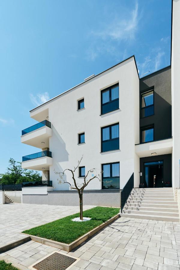 Apartments San Maris Umag Exteriör bild