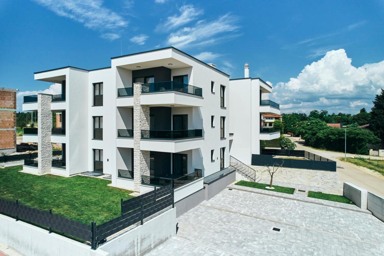 Apartments San Maris Umag Exteriör bild